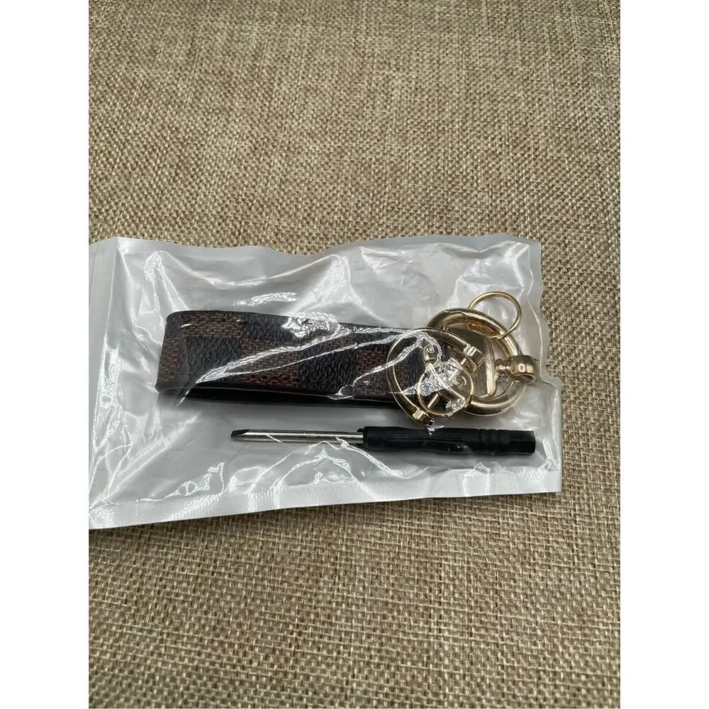 Top Quality Fashion Cowhide Wrist Strap Belt Designer Keyring Key with Tool NEW